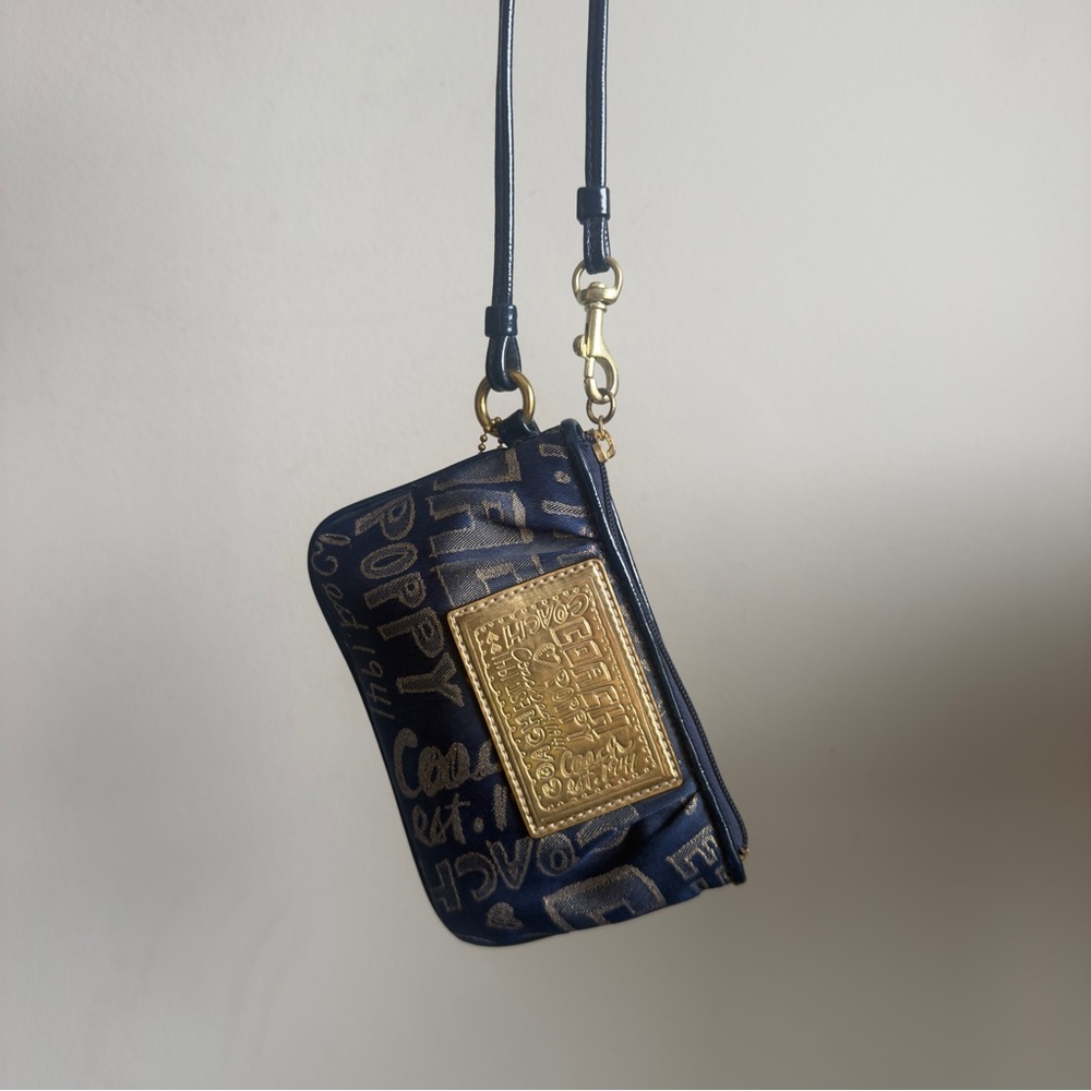 Authentic Coach x Poppy mini wristlet/clutch - Picture 4 of 5
